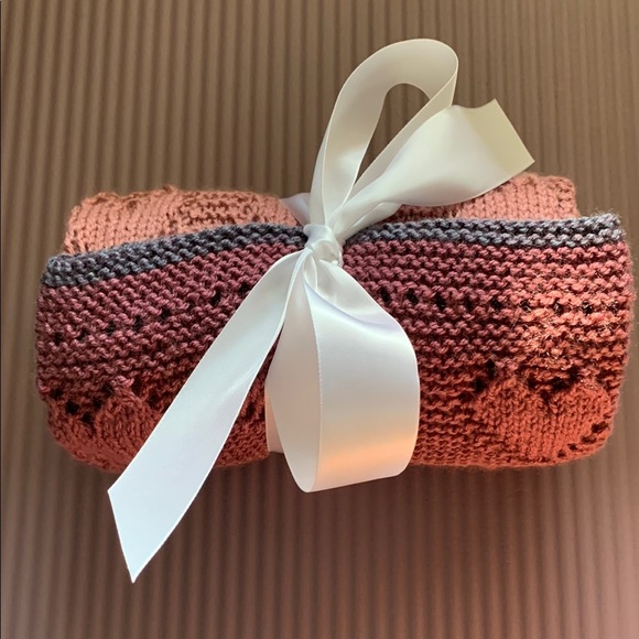 {Knit Baby Blanket} 💕heart design - Picture 1 of 6